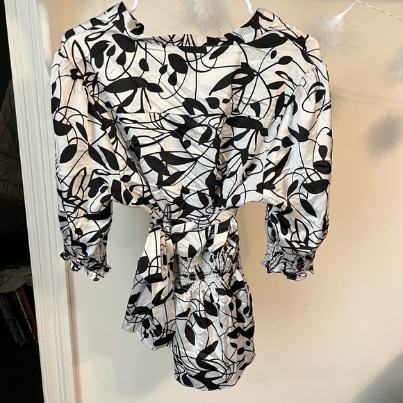 REMOVING TODAY  WILL NOT TAKE LESS NWT BCBGMAXARIA Neutral Blouse - Picture 4 of 5